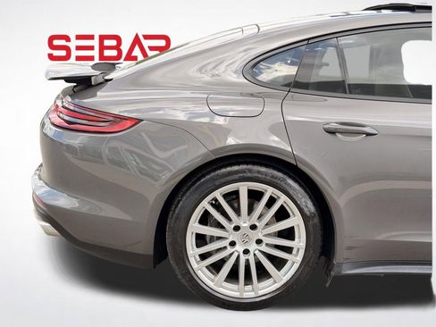 Used 2018 Porsche Panamera image 15