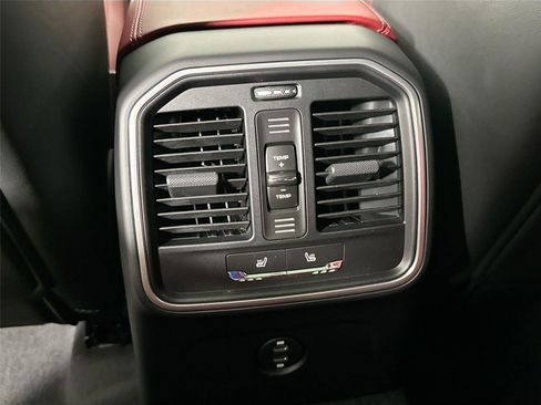 Certified 2026 Porsche Macan S AWD/4WD image 37
