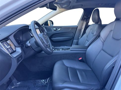 Certified 2025 Volvo XC60 B5 Core image 11
