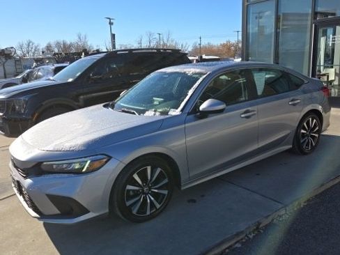 Used 2022 Honda Civic EX image 2