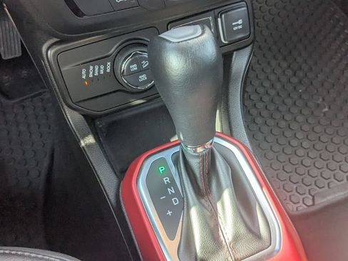 Certified 2022 Jeep Renegade Trailhawk AWD/4WD image 24