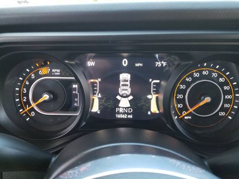 Used 2024 Jeep Wrangler Unlimited Sahara w/ Technology Group AWD/4WD image 27