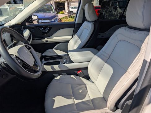 Used 2025 Lincoln Aviator Reserve w/ Illumination Package image 11
