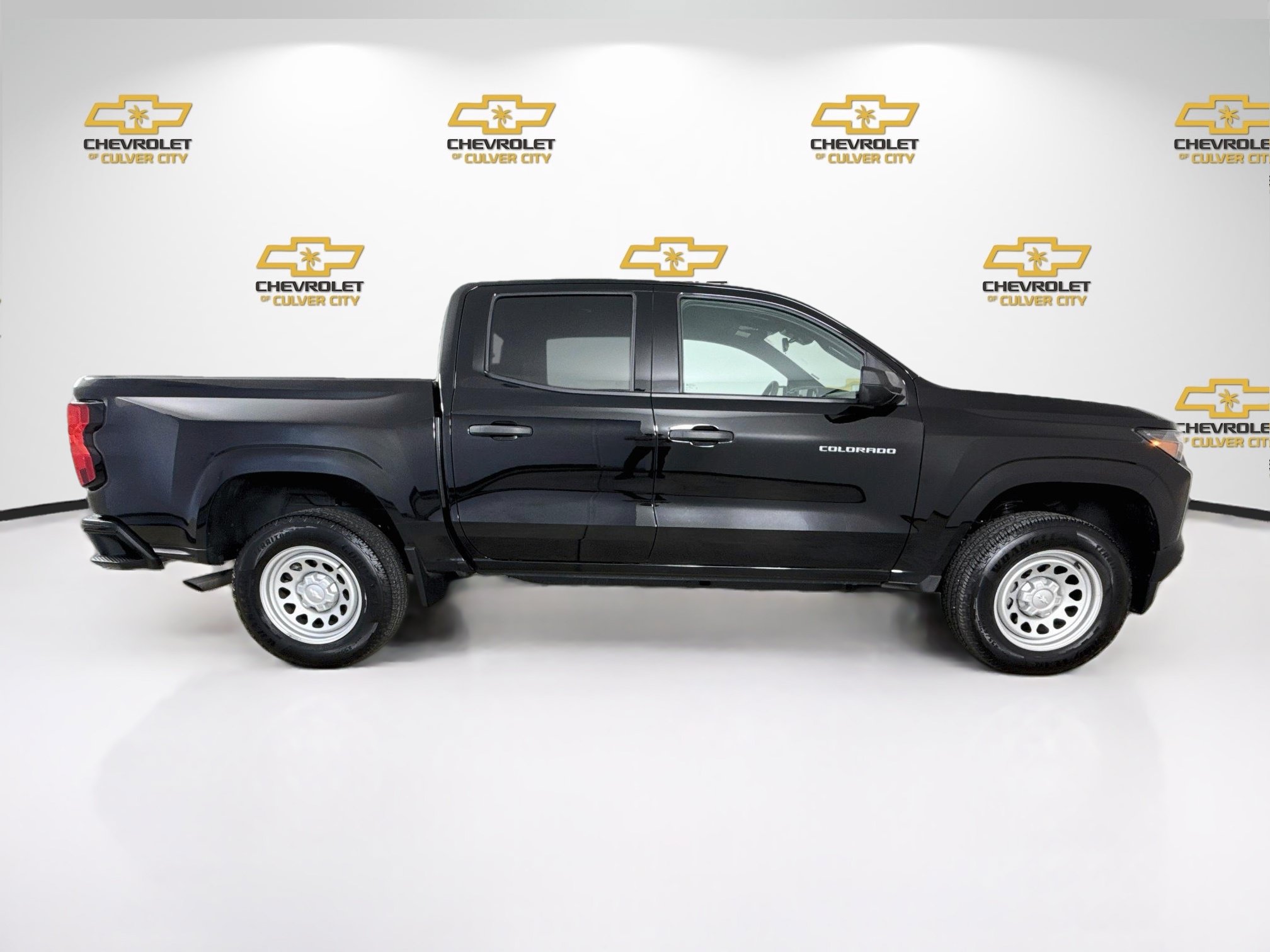 Used 2025 Chevrolet Colorado W/T w/ Advanced Trailering Package RWD image 9