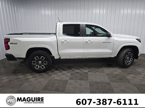 Used 2025 Chevrolet Colorado Z71 AWD/4WD image 2