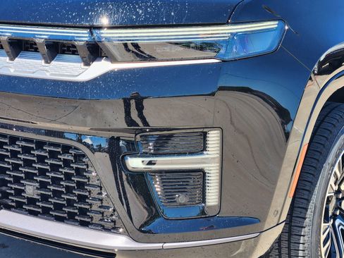 New 2026 Jeep Grand Wagoneer 2WD image 9
