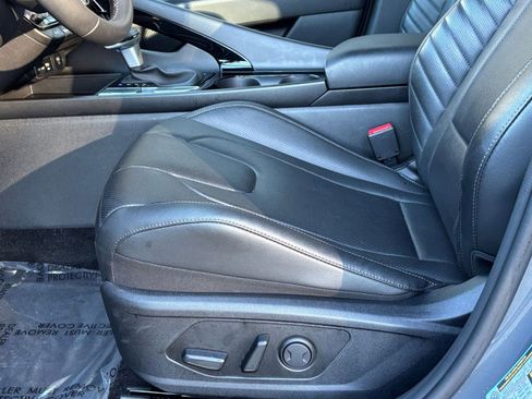 Used 2025 Hyundai Elantra Limited image 29