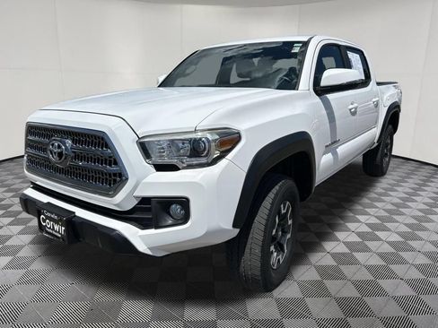 Used 2017 Toyota Tacoma TRD Off-Road AWD/4WD image 3