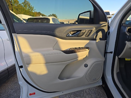 Used 2021 GMC Acadia Denali w/ Denali Technology Package FWD image 10