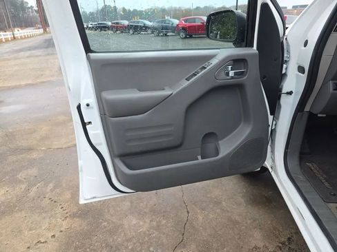 Used 2016 Nissan Frontier Desert Runner image 33