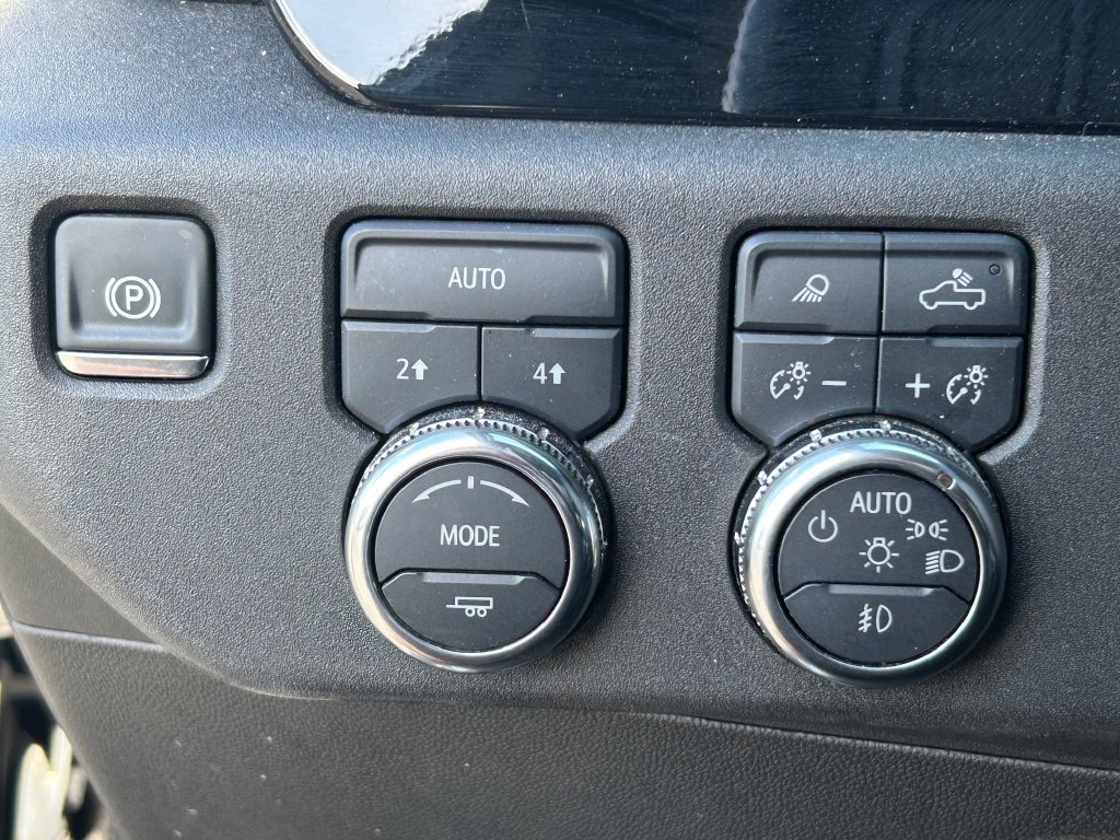 Used 2025 GMC Sierra 1500 SLT AWD/4WD image 22