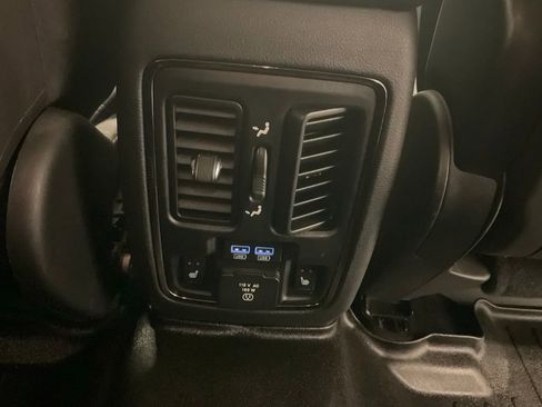 Used 2018 Dodge Durango GT image 29