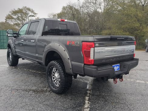 Used 2019 Ford F250 Platinum w/ Platinum Ultimate Package image 5