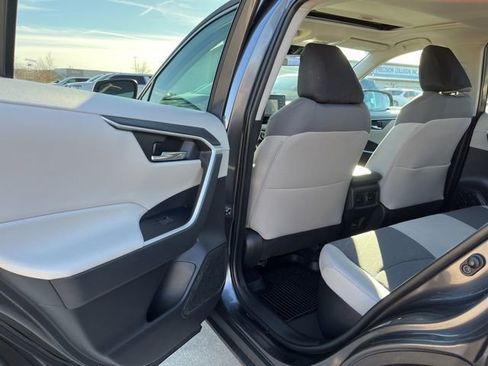 Used 2022 Toyota RAV4 XLE w/ Convenience Package image 21