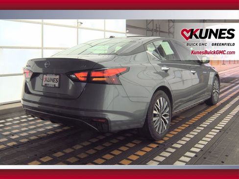 Used 2024 Nissan Altima 2.5 SV image 8