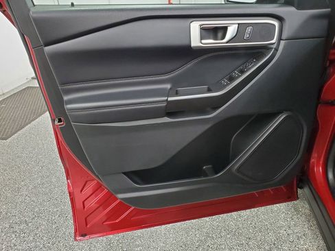 Used 2020 Ford Explorer XLT w/ Equipment Group 202A image 12