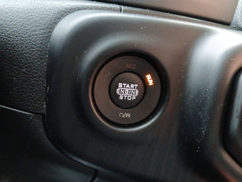 Used 2021 Jeep Gladiator Sport image 37