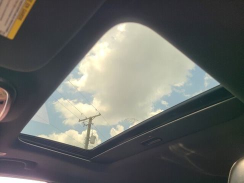 Used 2019 Jeep Grand Cherokee Laredo image 15