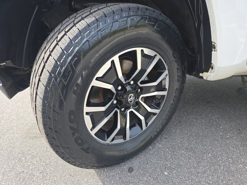 Used 2021 Toyota Tacoma TRD Sport image 34