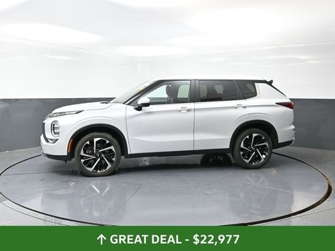 Used 2024 Mitsubishi Outlander SE image 10