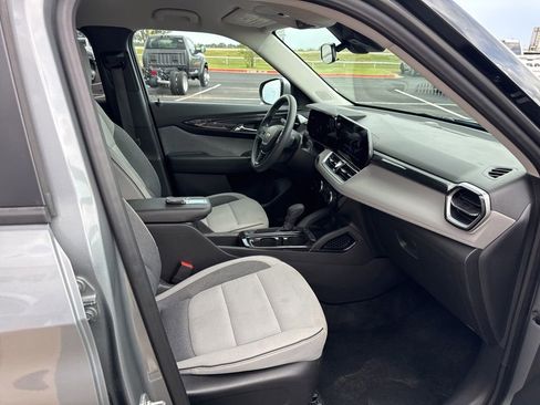 Used 2025 Chevrolet TrailBlazer LT FWD image 26