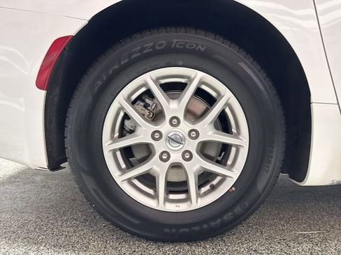 Used 2024 Chrysler Pacifica Touring-L image 23