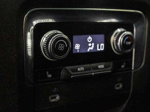 Used 2023 GMC Yukon SLT w/ SLT Luxury Package AWD/4WD image 36