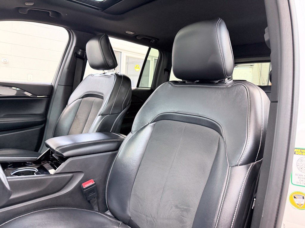 Used 2022 Jeep Grand Cherokee Altitude AWD/4WD image 16