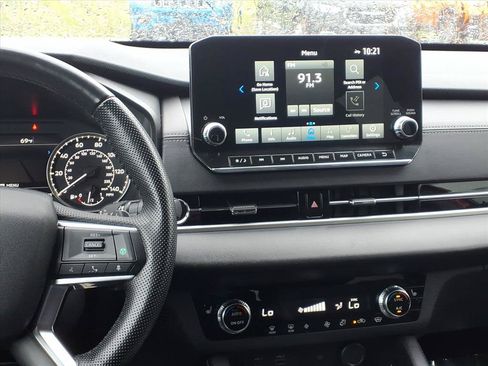 Used 2024 Mitsubishi Outlander AWD image 7
