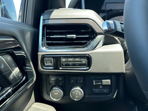 New 2026 GMC Yukon Elevation w/ Elevation Premium Package AWD/4WD image 21