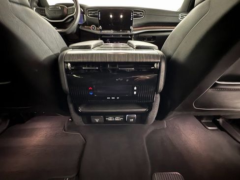 Used 2023 Jeep Wagoneer L Series II image 24