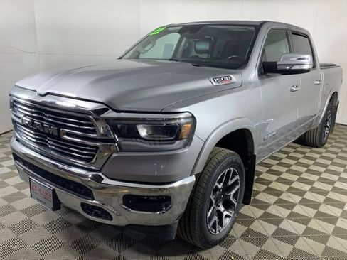 Used 2022 RAM 1500 Laramie AWD/4WD image 9