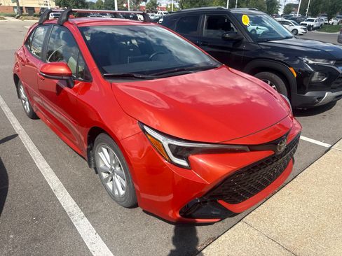 Used 2023 Toyota Corolla SE FWD image 3