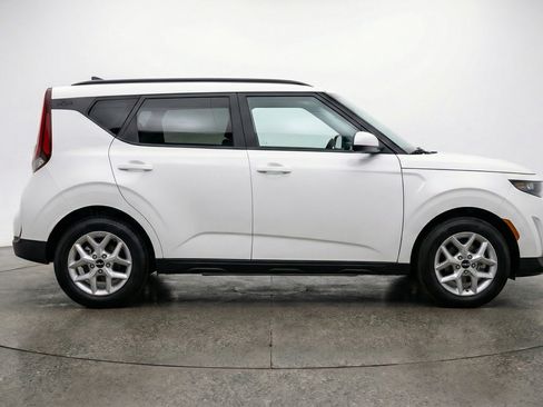 Used 2025 Kia Soul LX w/ LX Technology Package image 11