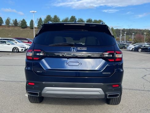 New 2025 Honda Pilot Touring image 4