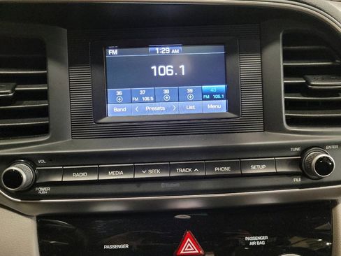 Used 2019 Hyundai Elantra SE FWD image 25