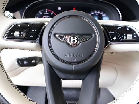 Used 2024 Bentley Bentayga AWD/4WD image 23