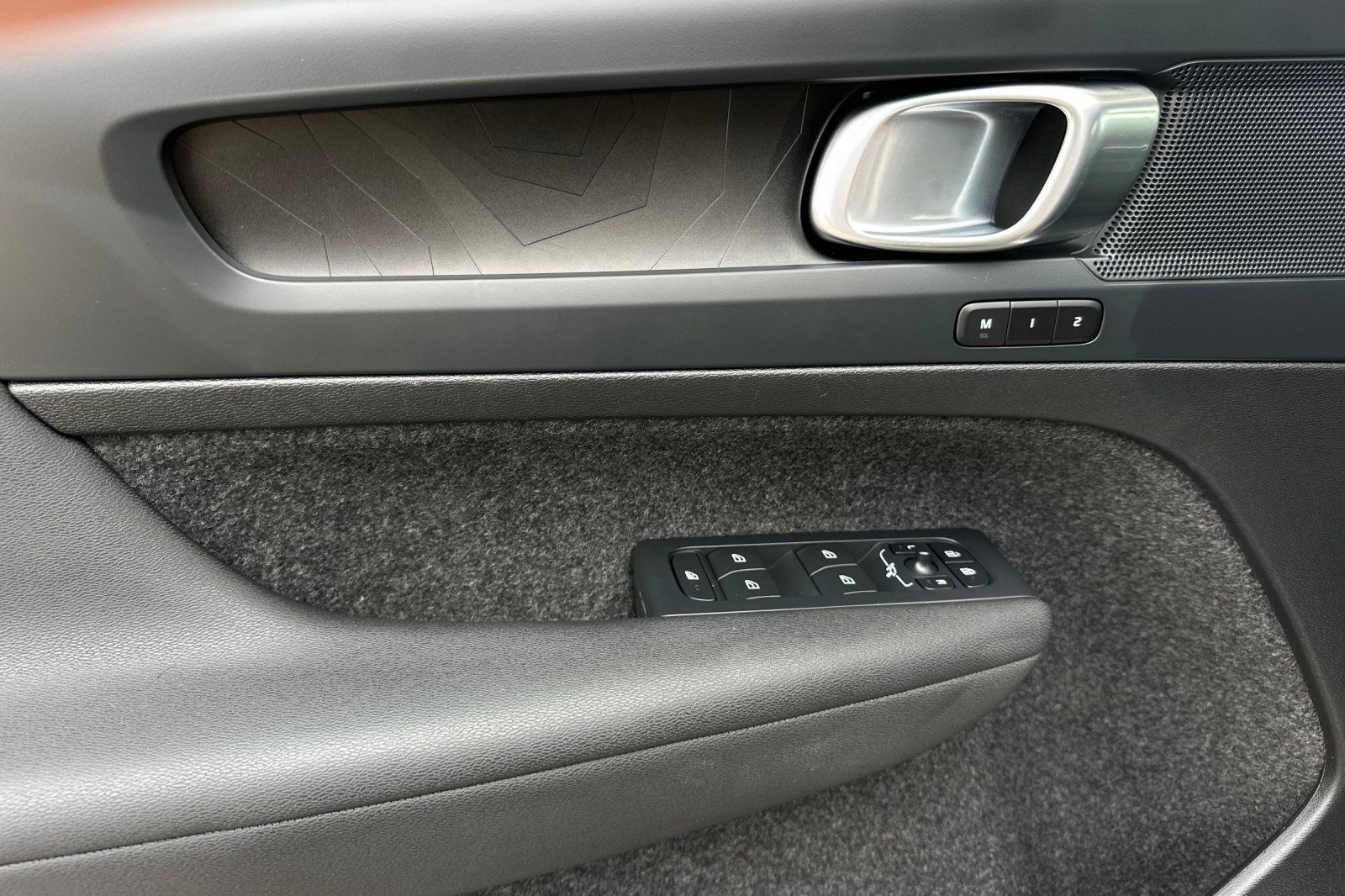 Certified 2024 Volvo XC40 Recharge Core w/ Protection Package Premier AWD/4WD image 11