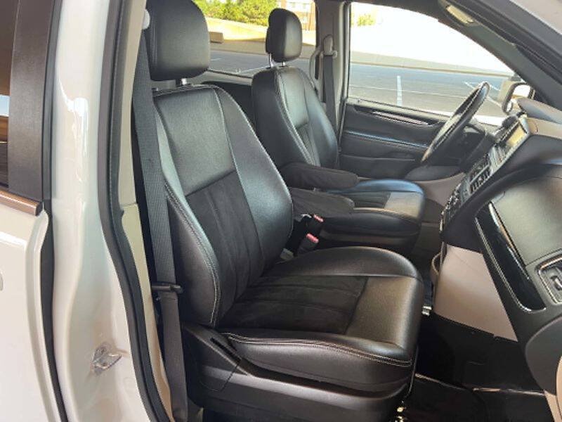 Used 2018 Dodge Grand Caravan SXT FWD image 30