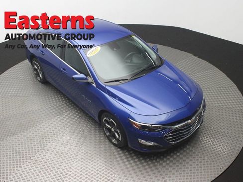 Used 2023 Chevrolet Malibu LT FWD image 3