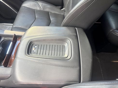 Used 2020 Cadillac Escalade ESV Premium Luxury RWD image 22
