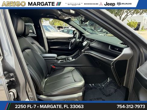 Used 2025 Jeep Grand Cherokee Limited w/ Black Appearance Package RWD image 17