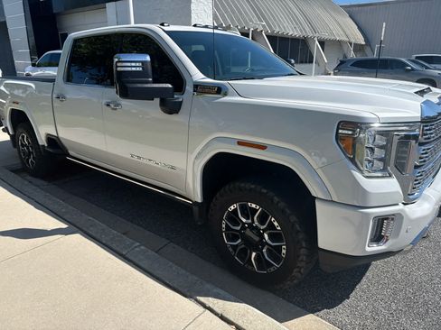 Used 2023 GMC Sierra 3500 Denali w/ Denali Ultimate Package AWD/4WD image 2