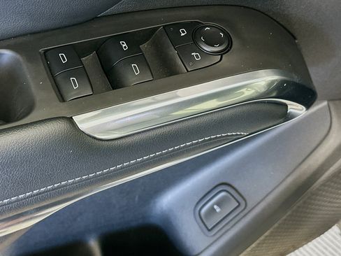 Used 2025 Chevrolet Traverse LT AWD/4WD image 15