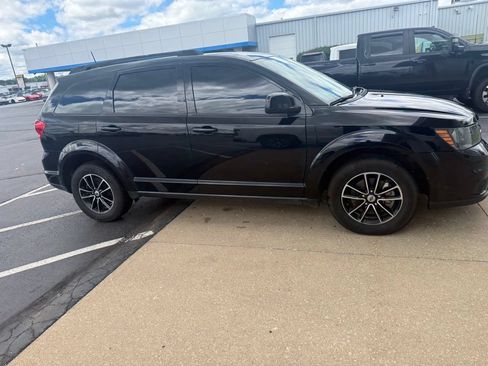Used 2019 Dodge Journey SE w/ Connectivity Group FWD image 4