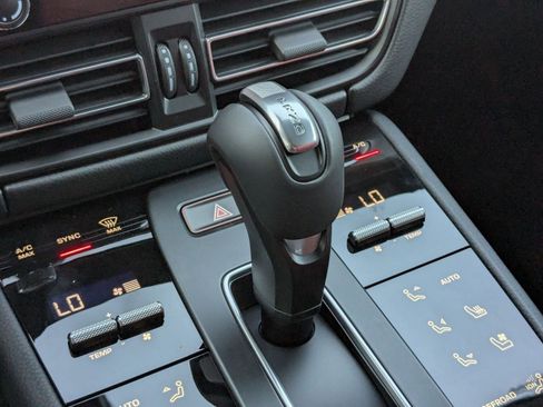 New 2026 Porsche Macan image 20