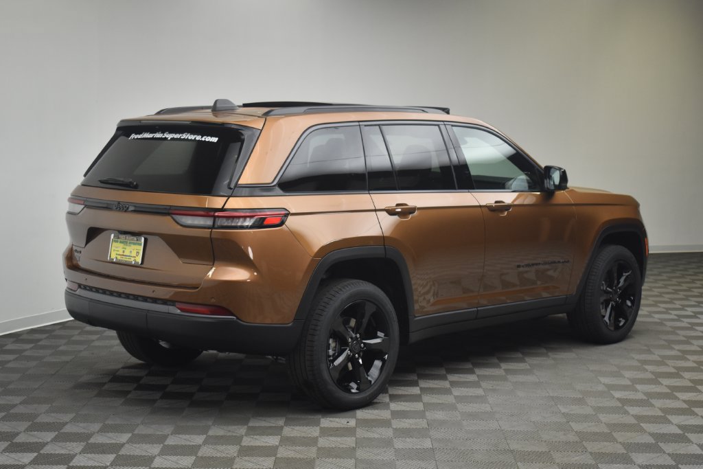 New 2027 Jeep Grand Cherokee Limited w/ Limited Altitude Package AWD/4WD image 6