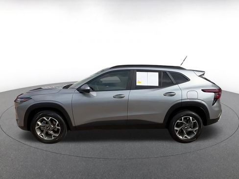 Used 2025 Chevrolet Trax LT image 9