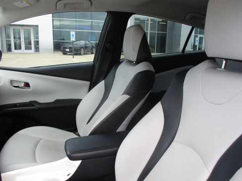 Used 2018 Toyota Prius Prime Advanced w/ Carpet Mat Package FWD image 14