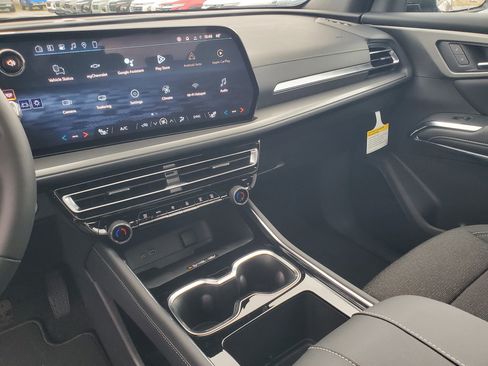 New 2026 Chevrolet Traverse LT w/ Sun and Wheel Package image 16